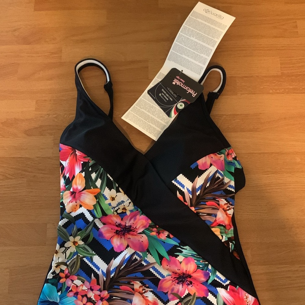 Aquarilla Black Tropical Floral One Piece Swim Suit Size 8 NWT